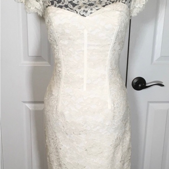 Monique Lhuillier Lace Open Back Cocktail Dress 6 - Picture 3 of 6